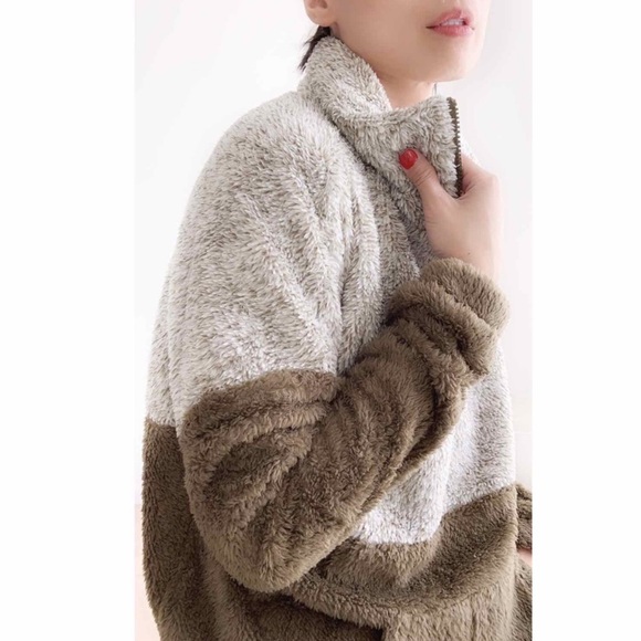 Cozy Sherpa Pullover- OLIVE - Picture 8 of 12